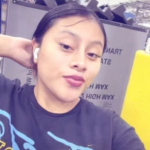 Meet your Posher, Manuela